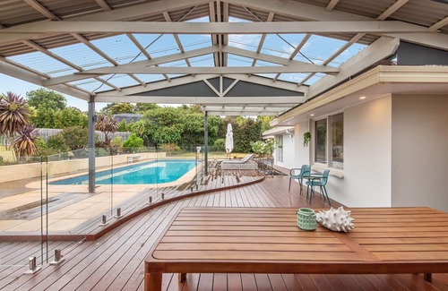 Mount Eliza House | High Vista in Mount Eliza with Pool
