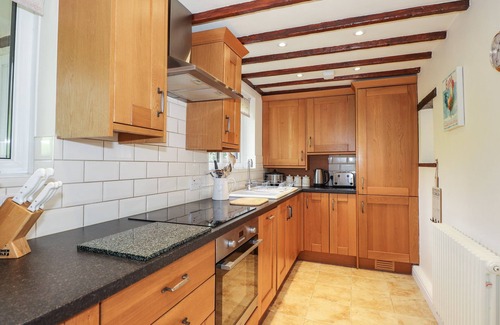 Crosthwaite House | HIGHBECK COTTAGE, pet friendly, with a garden in Crosthwaite