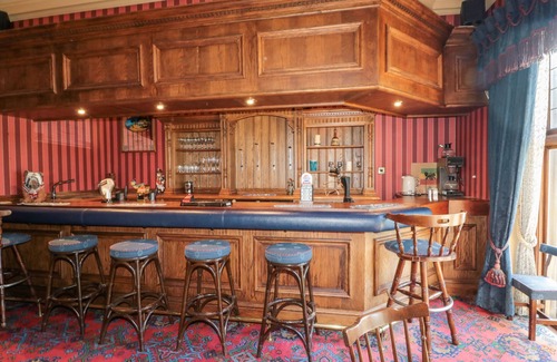Flamborough House | HIGHCLIFFE MANOR, pet friendly, with hot tub in Flamborough