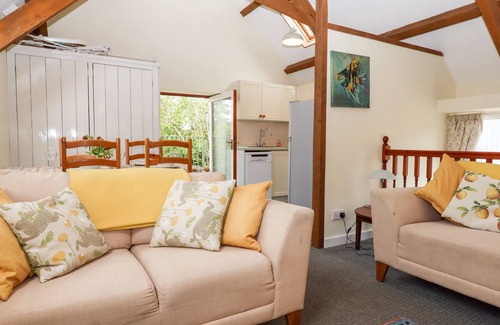 Chillington Cottage | HIGHER NORTON BARN, pet friendly in East Allington, Devon