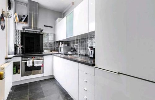 Hillrise Apartment | Highgate Maisonette with Roof Terrace