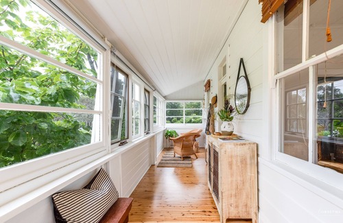 Leura House | Highland Cottage with Indoor Fireplace - Modern Country Life in Leura