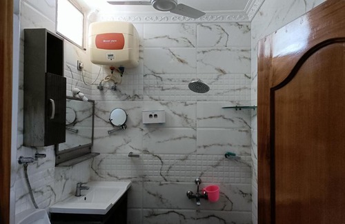 Tirupati Apartment | Highland home stay