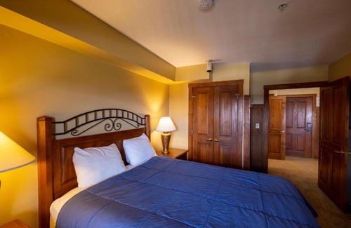 Snowshoe Apartment | Highland House 207 Slopeside, Village Area, Ski in out