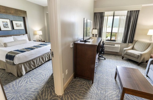 Fairfield Cabin | Highland King Suite | Spacious Stay & Sitting Area