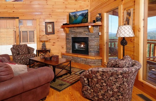 Gatlinburg - Pigeon Forge Cabin | Highland Plunge - Indoor Pool & Mountain Views