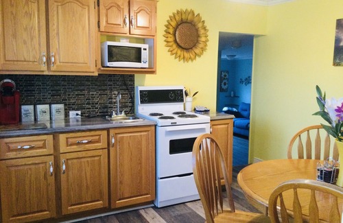 Pleasant Bay Bed & Breakfast | Highland Sunrise Suite Private Hot Tub Cabot Trail ,Pleasant Bay,N.S.