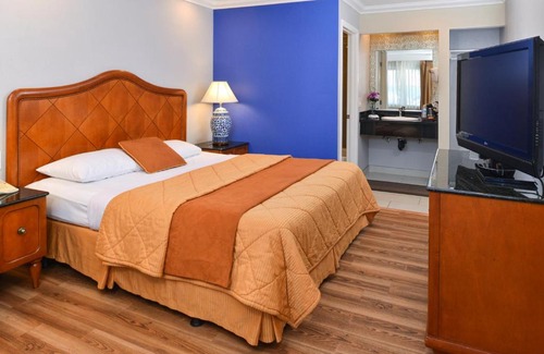 Dimond Hotel | Highlander Motel