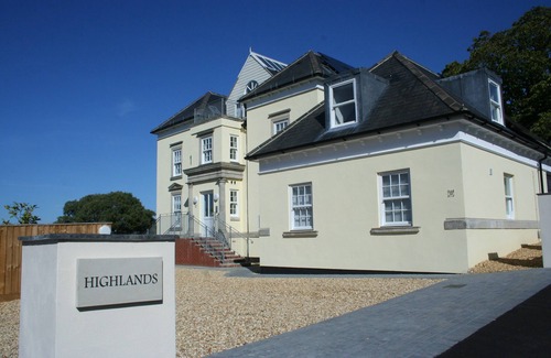 Shanklin Apartment | Highlands Apt 5 - cliff top, garden, free wifi + parking