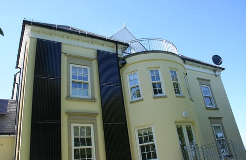 Shanklin Apartment | Highlands Apt 5 - cliff top, garden, free wifi + parking