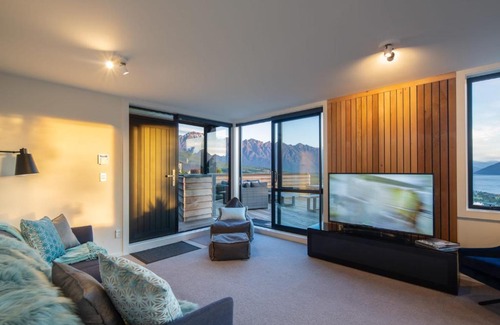 Queenstown Apartment | Highlands Apt Stunning Lake Mountain Views
