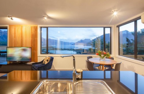 Queenstown Apartment | Highlands Apt Stunning Lake Mountain Views