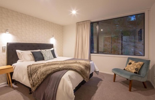 Queenstown Apartment | Highlands Apt Stunning Lake Mountain Views