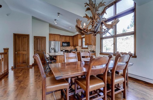 Highlands Townhomes Apartment | Highlands Area by East West Hospitality