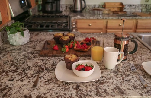 Mirror Lake Cottage | Highlands, NC - Cozy fireplace 3 min to posh Main Street, or majestic Dry Falls!