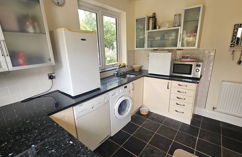 St. Mawes Cottage | Highlands - sleeps 7 guests in 4 bedrooms
