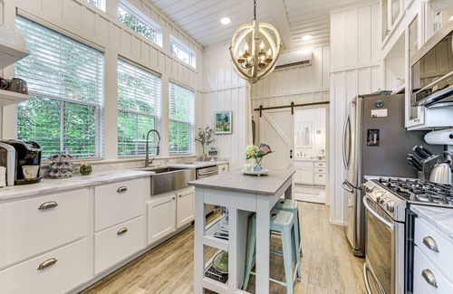 Highlands Cottage | Highlands Vacation Rental - Walk to Main St!