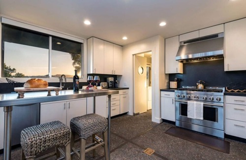 Sonoma House | Highlands Vista - 4 Bedrooms All En-Suite, Views