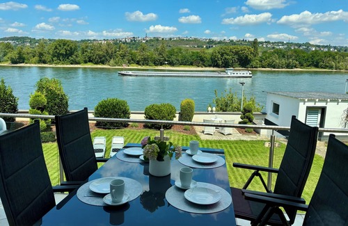 Kesselheim House | Highlight on the Rhine