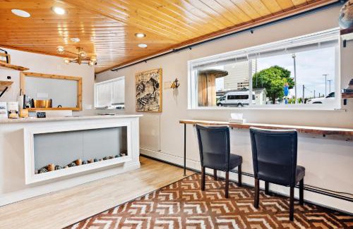 Downtown Anchorage Hotel | Highliner Hotel - Queen Suites