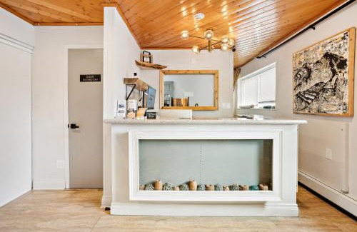 Downtown Anchorage Hotel | Highliner Hotel - Queen Suites