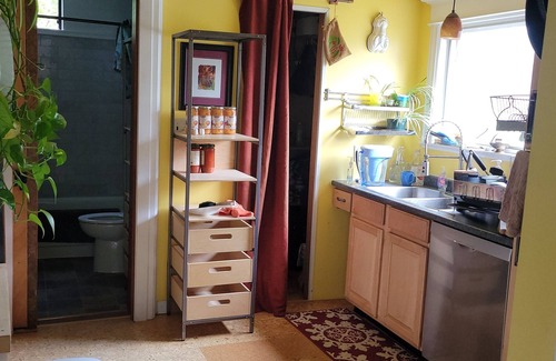 Columbia House | HIghly desireable close-in home in historic neighborhood, beautifully remodeled