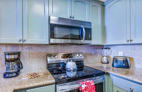 Kahana Condo | Highly desired location-Large Lanai-Ocean Views-Sleeps 6-Beach gear included