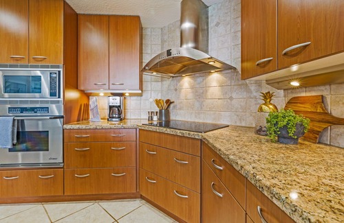 Honokowai Condo | Highly Desired Unit-Amazing Beach & Ocean Views-hot tub pool- large kitchen