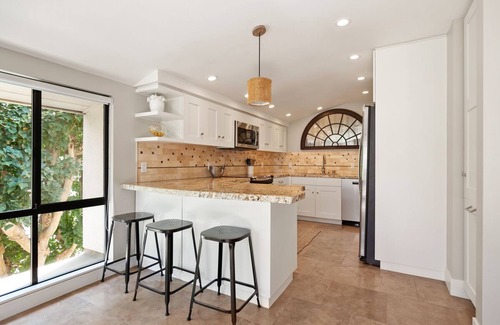 Solana Beach Condo | Highly Upgraded 2 Bedroom 2.5 Bath Condo Located in Gated Complex On the Bluff
