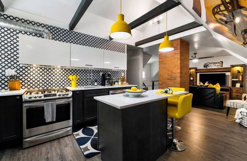 Shadyside House | Highly Walkable | <10 Min to East Liberty Favs!