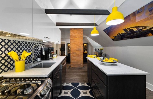 Shadyside House | Highly Walkable | <10 Min to East Liberty Favs!