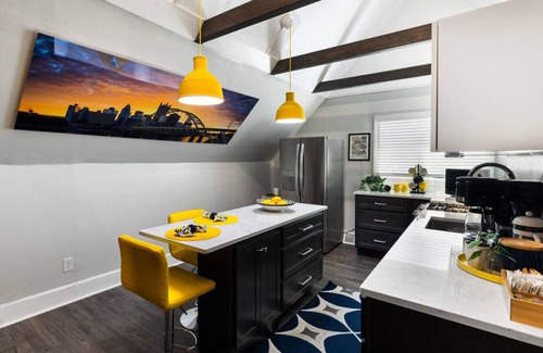 Shadyside House | Highly Walkable | <10 Min to East Liberty Favs!
