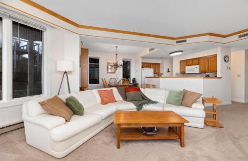 Chestnut Springs House | Highridge Court 19 with Wintergreen Advantage