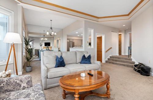 Chestnut Springs House | Highridge Court 30 with Wintergreen Advantage