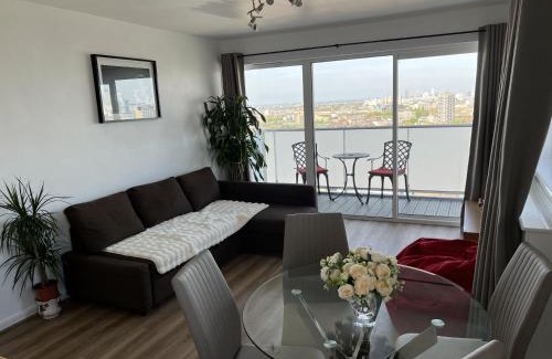 Whitechapel Apartment | Highrise in Shoreditch