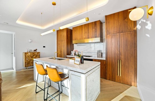 Box Hill Apartment | Highrise Luxury Penthouse Spectacular Views