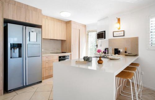 Alexandra Headland Apartment | Highwater Haven - Ocean View Apartment. 300m to Beach. Pet Friendly