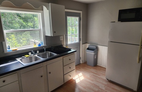 Saint Michael Cottage | Highway 20 Lodge-Quiet, Cozy, renovated two bedroom house that sleeps 6-7