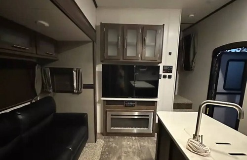 Abernathy House | Highway Haven - Sleeps 9