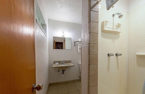 Paris Hotel | Highway Inn