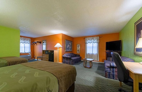 Paris Hotel | Highway Inn