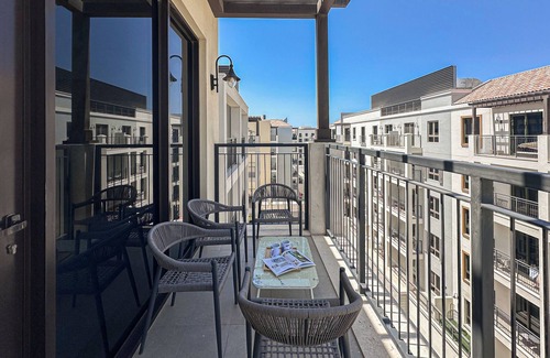 Jumeira 1 Apartment | HiGuests - La Rive Classy 2BR & Balcony