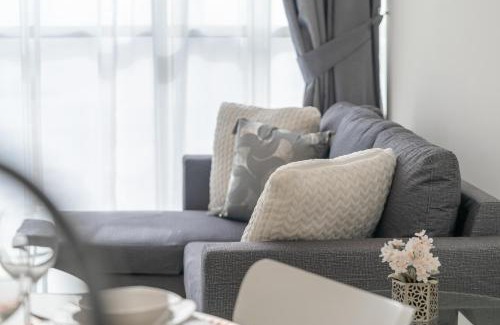 Jumeirah Village Apartment | HiGuests - Oudah Tower