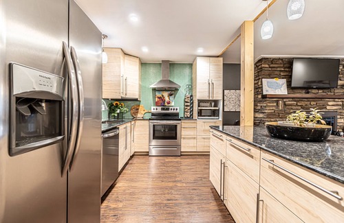 Bella Vista Cottage | Hike & Bike Bleu- Pet friendly, 2BR 2.5 Bath house