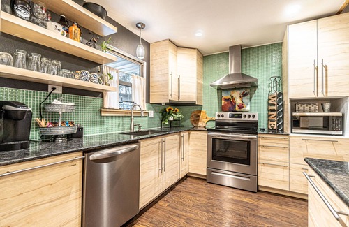 Bella Vista Cottage | Hike & Bike Bleu- Pet friendly, 2BR 2.5 Bath house