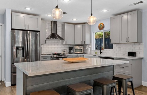 West Sedona House | Hike from front door to A+ trails; BBQ yard & more