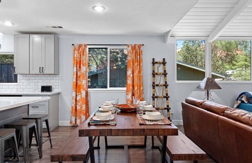 West Sedona House | Hike from front door to A+ trails; BBQ yard & more