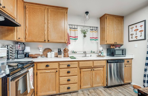 Twain Harte Cottage | Hike, Swim & Golf: Home Near Dtwn Twain Harte