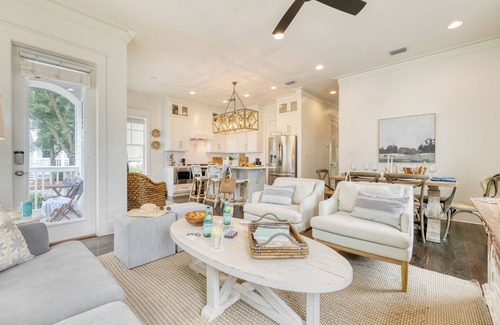 Greenway Park House | Hiker House by AvantStay | Beachy 4BR w/Communal Pool + Porch
