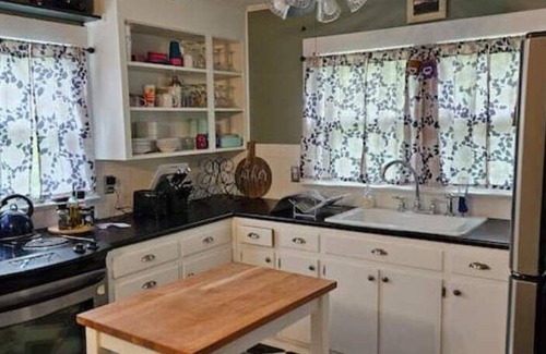 Franklin House | Hiker's Haven: Trail Days, Starry Firepit Nights